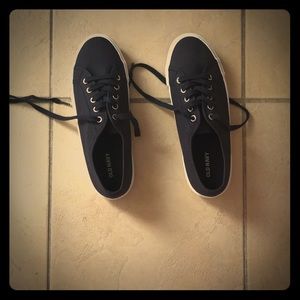 Old navy shoes -size 6 (NWOT)